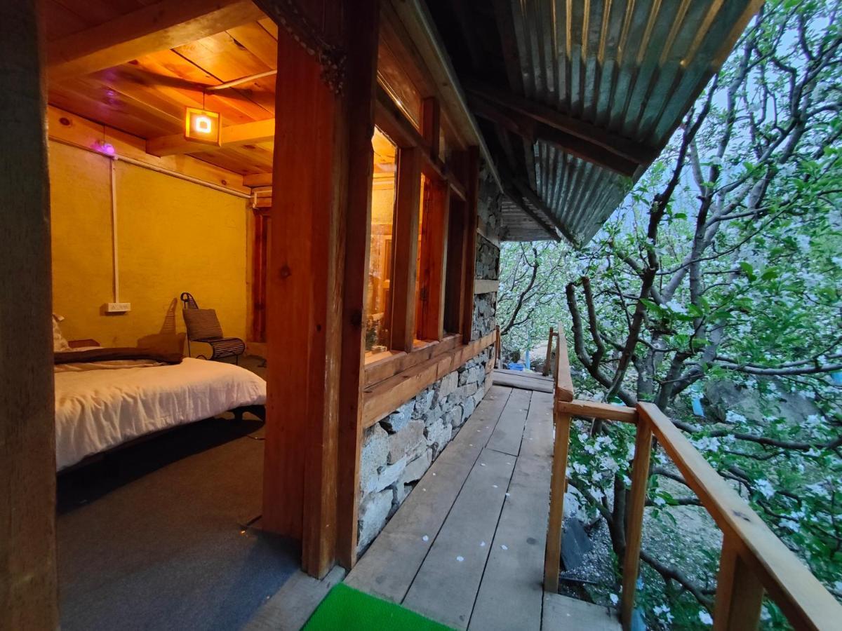 Yalakhom Hotel Tosh Kültér fotó